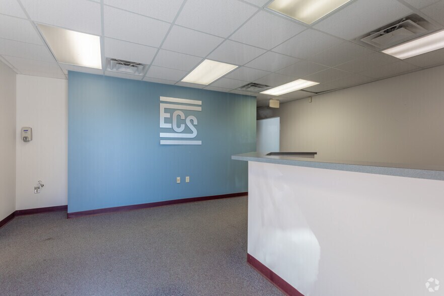 More Photos Of 5306-5346 Peters Creek Rd, Roanoke Showroom For Sale