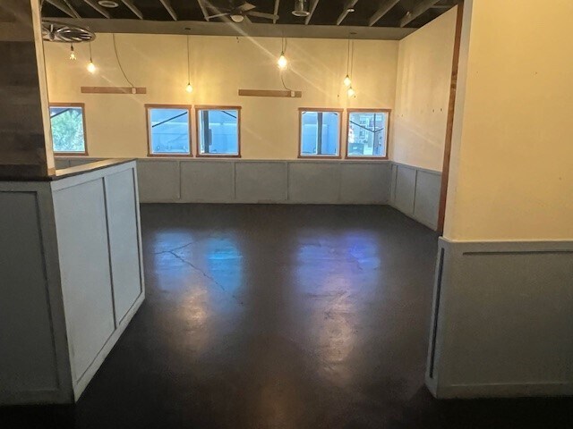 More Photos Of 109 Crossings Mall, Elkview Restaurant For Lease