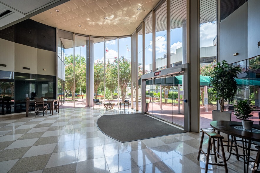 More Photos Of 6464 Savoy Dr, Houston Office For Lease