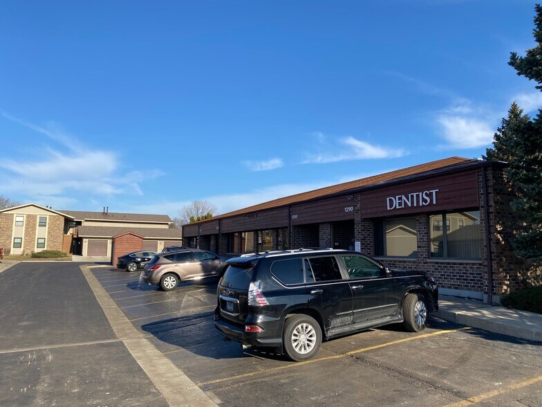 More Photos Of 1240-1290 Bamburg Ct, Hanover Park Medical For Lease