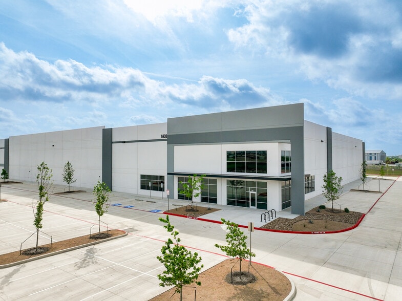 More Photos Of 5390 Freeport Rd, Von Ormy Manufacturing For Lease