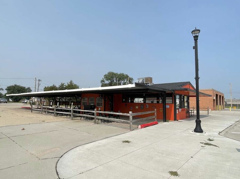 More Photos Of 223 S Main St, Valentine General Retail For Sale