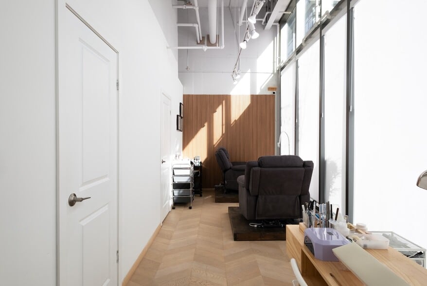 More Photos Of 98 Church st, Toronto General Retail For Sale