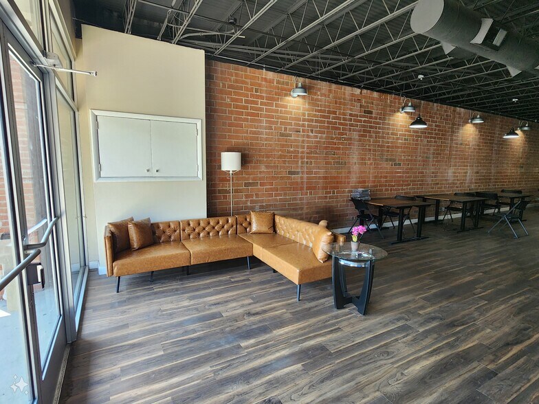 More Photos Of 124 Gillespie St, Fayetteville Office For Lease