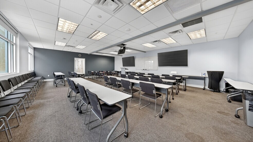 More Photos Of 10900 NW 25th St, Doral Office For Lease