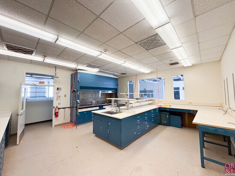 More Photos Of 35 NE Industrial Rd, Branford Research And Development For Lease