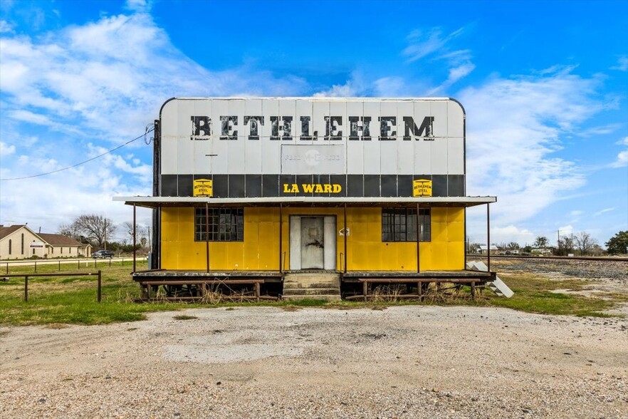 Primary Photo Of 13109 TX-172 Hwy, La Ward Department Store For Sale