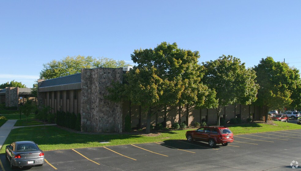 More Photos Of 2505 N 124th St, Brookfield Office For Lease
