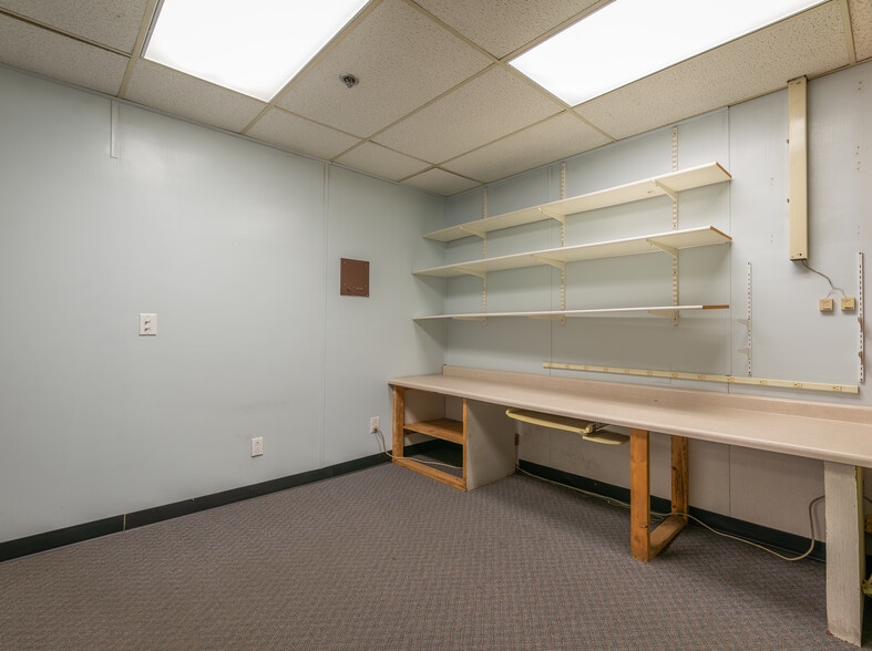 More Photos Of 1650 S Galena Ave, Freeport Industrial For Sale