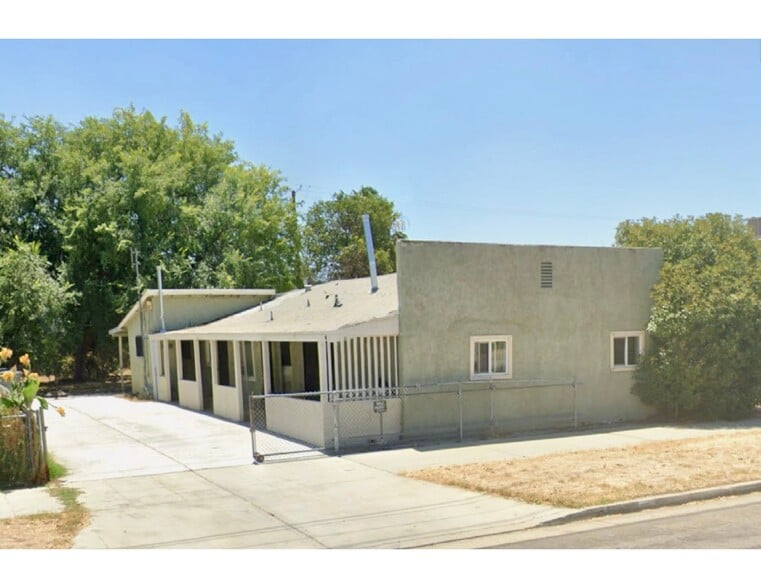 Primary Photo Of 321 W Minarets Ave, Fresno Apartments For Sale
