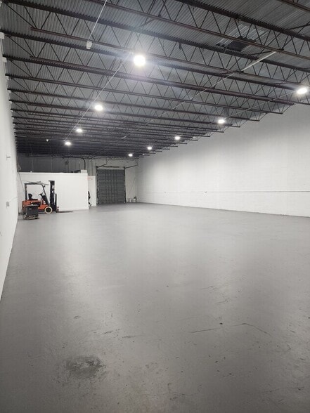 More Photos Of 460 W 84th St, Hialeah Showroom For Lease