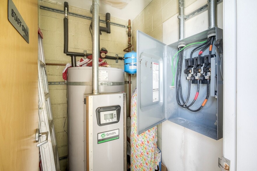 More Photos Of 1523 S Coast Hwy, Oceanside Freestanding For Sale