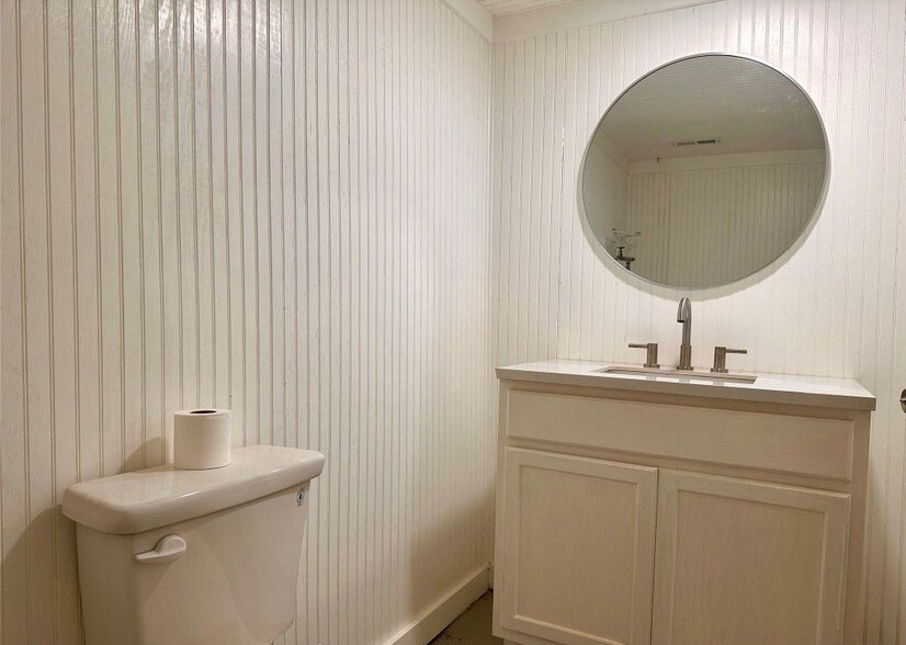 More Photos Of 114 W Commerce St, Greenville Storefront Retail Office For Sale