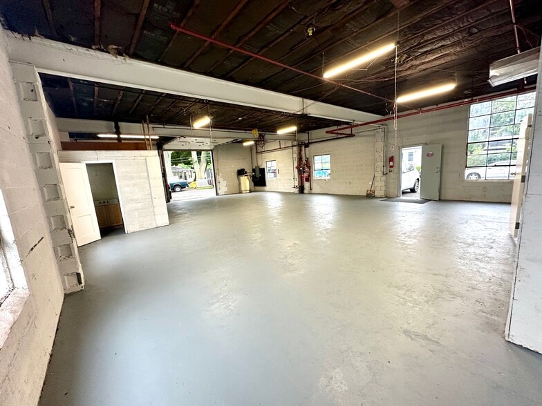 More Photos Of 5 Silver St, Norwalk Warehouse For Sale
