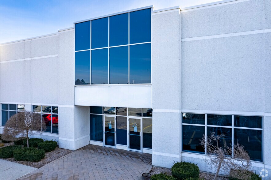 More Photos Of 3450 Ridgeway Dr, Mississauga Warehouse For Lease