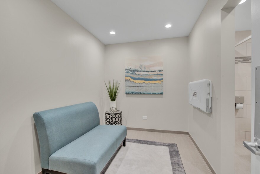 More Photos Of 999 N Main St, Glen Ellyn Office For Lease