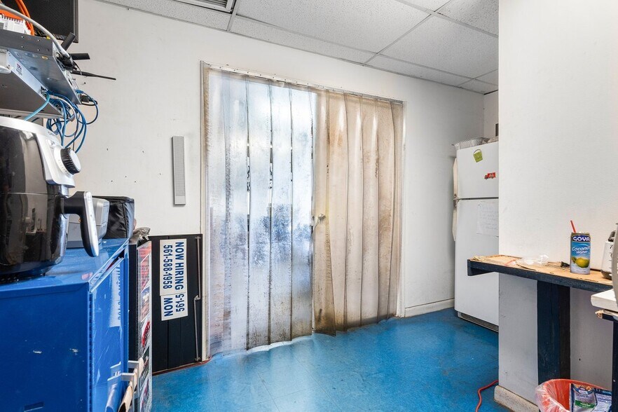 More Photos Of 1973 10th Ave N, Lake Worth Beach Distribution For Sale