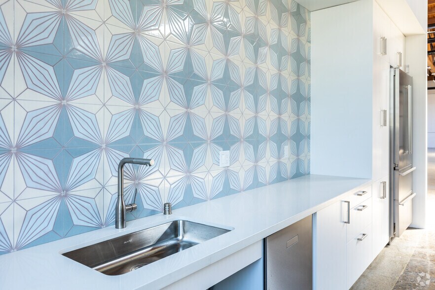 More Photos Of 2435-2445 16th St, San Francisco Service For Lease