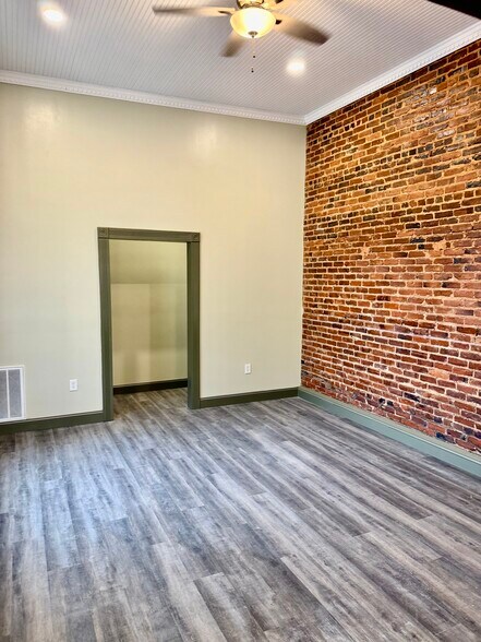 More Photos Of 108 N Jefferson Ave, Eatonton Storefront Retail Office For Sale