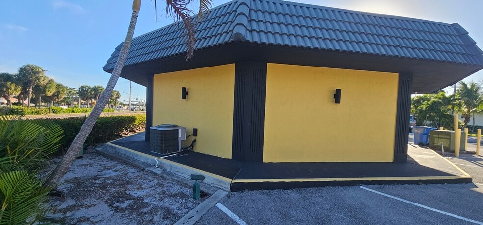 More Photos Of 888 East Coast Ave, Lantana Freestanding For Sale