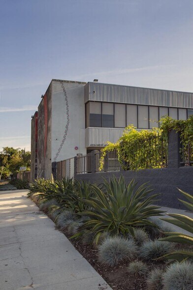 More Photos Of 4335 W Adams Blvd, Los Angeles Office For Lease