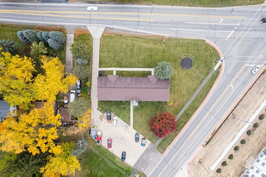 More Photos Of 1630 N Pontiac Trl, Walled Lake Apartments For Sale