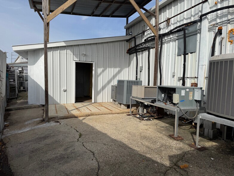 More Photos Of 3500 Monticello Avenue, Metairie Specialty For Lease