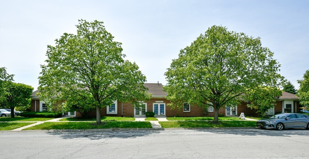 More Photos Of 4701-4731 W Midlothian Tpke, Crestwood Office For Sale