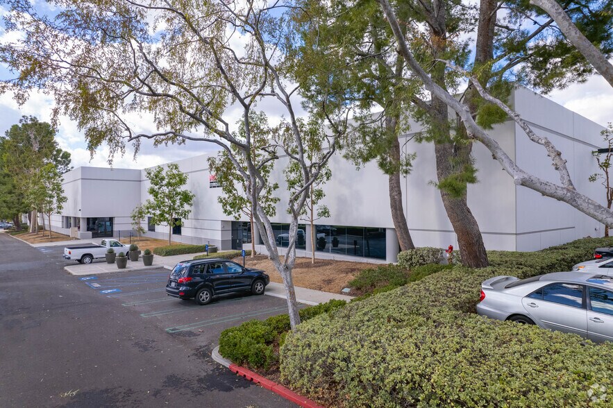 More Photos Of 72 Fairbanks, Irvine Manufacturing For Lease