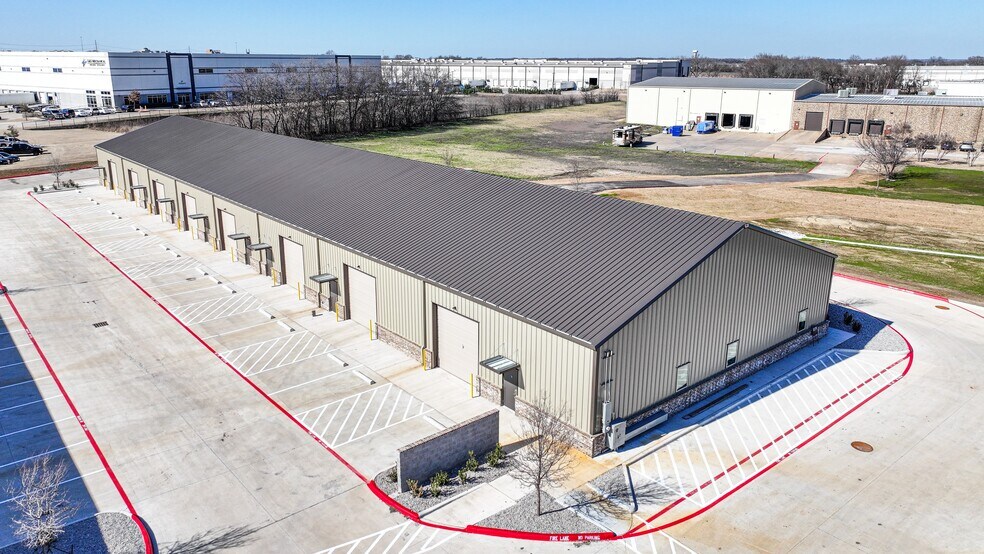 More Photos Of 3275 North McDonald Street, McKinney Distribution For Lease