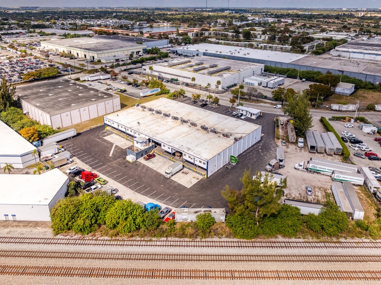 More Photos Of 500 NE 185th St, Miami Refrigeration Cold Storage For Lease
