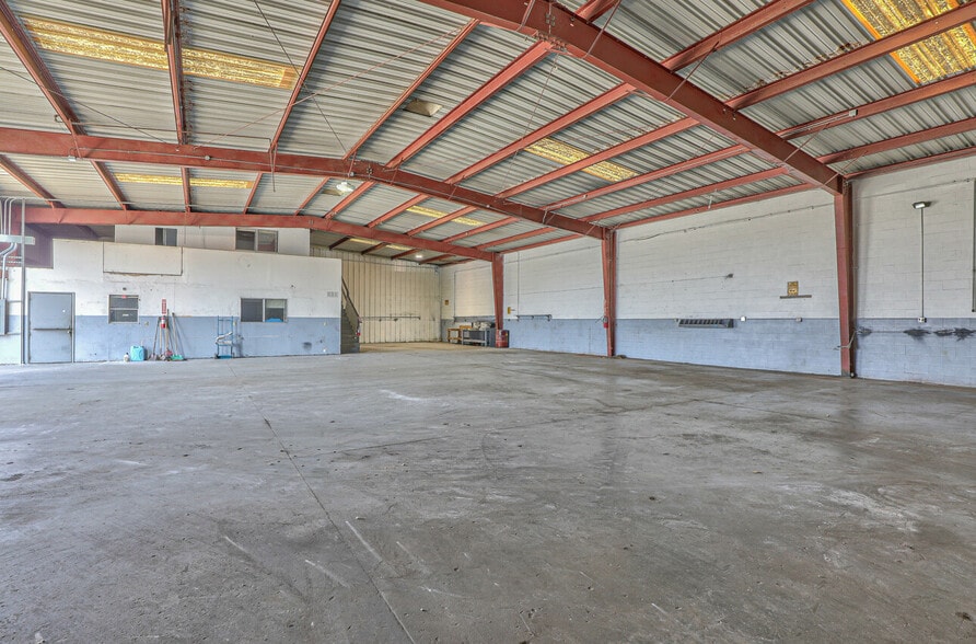 More Photos Of 50 Chamberlain St, Salinas Warehouse For Sale