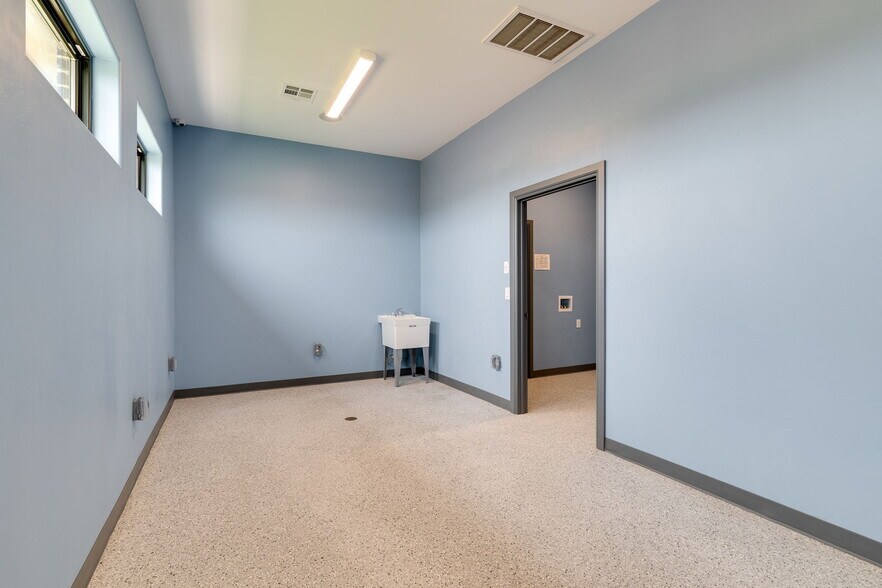 More Photos Of 3305 NW 192nd St, Edmond Healthcare For Sale