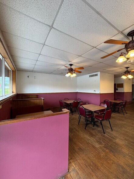 More Photos Of 150 Rockdale Rd, Follansbee Storefront For Lease