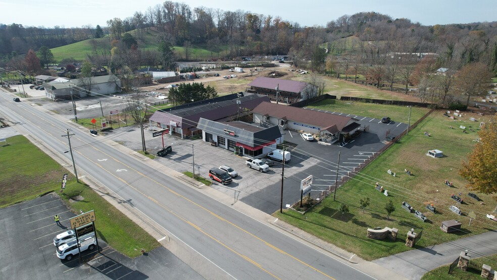 Primary Photo Of 1233 S Main St, London Auto Repair For Sale