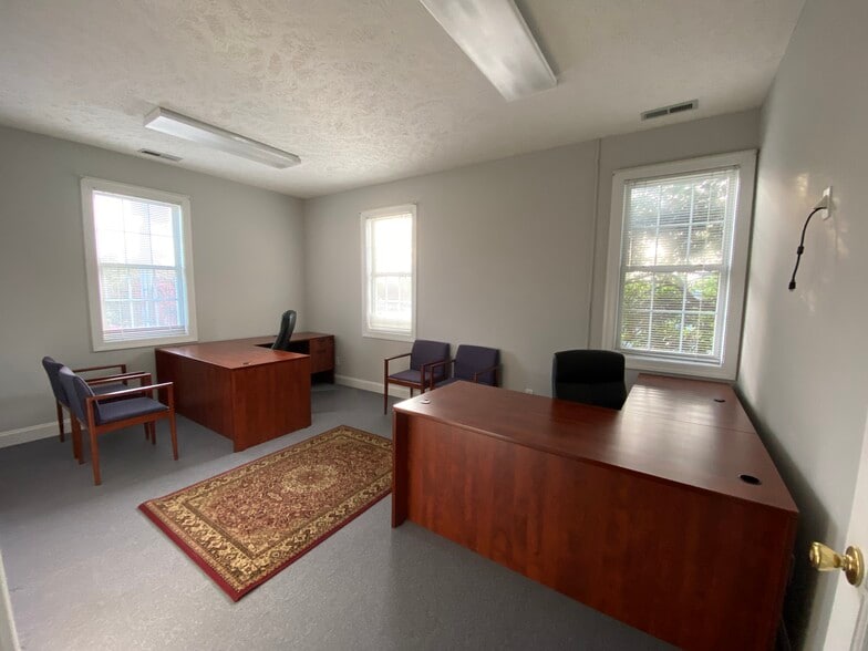 More Photos Of 2944 Breezewood Ave, Fayetteville Office For Lease