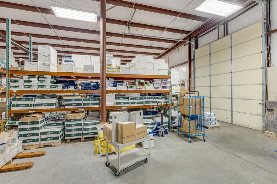 More Photos Of 11 N Kings Rd, Greenville Warehouse For Lease