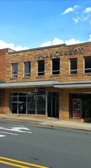 More Photos Of 408 S Spring St, Burlington Loft Creative Space For Lease