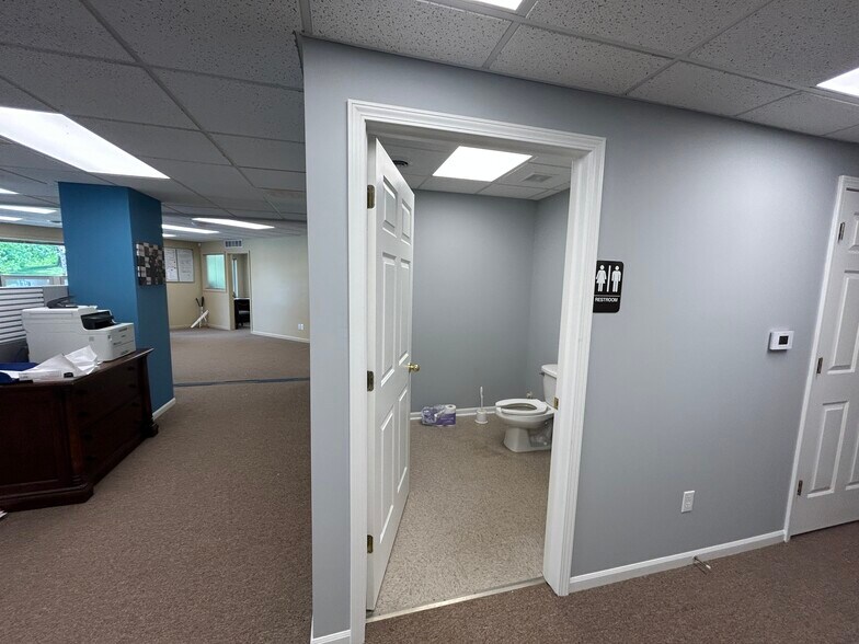 More Photos Of 15045 Dixie Hwy, Holly Coworking Space
