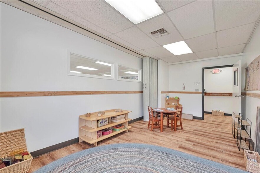 More Photos Of 4 Glenna Dr, Carmel Specialty For Sale