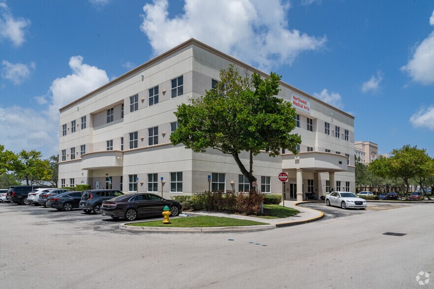 Primary Photo Of 5901 Colonial Dr, Margate Medical For Lease