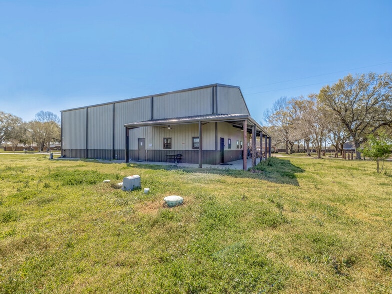 Primary Photo Of 10711 Hidden Lake Ln, Richmond Distribution For Sale