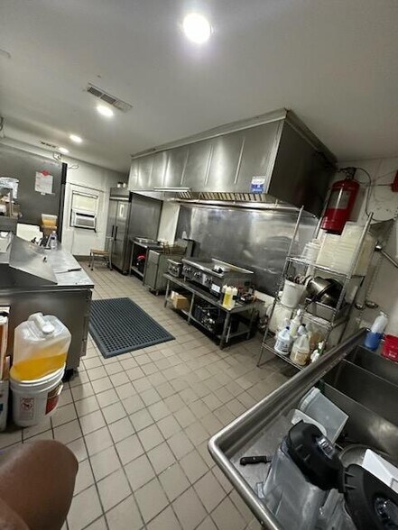 More Photos Of 1202 Lockwood Dr, Houston Restaurant For Sale