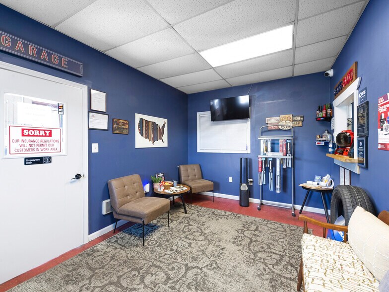 More Photos Of 2109 Spartanburg Hwy, East Flat Rock Industrial For Lease
