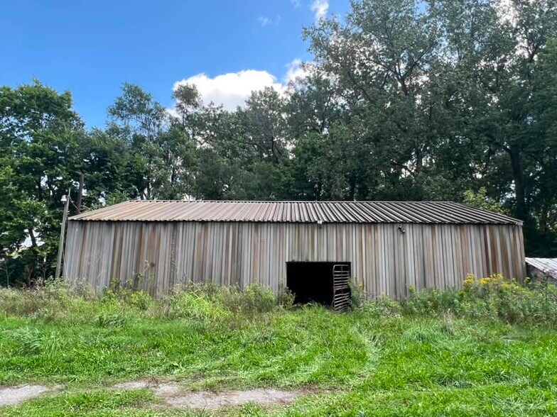 Primary Photo Of 2340 Oxford State Rd, Middletown Auto Repair For Lease