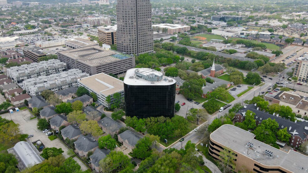 More Photos Of 1800 Bering Dr, Houston Office For Lease