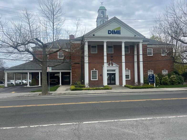 Primary Photo Of 209 W Main St, Riverhead Office For Lease