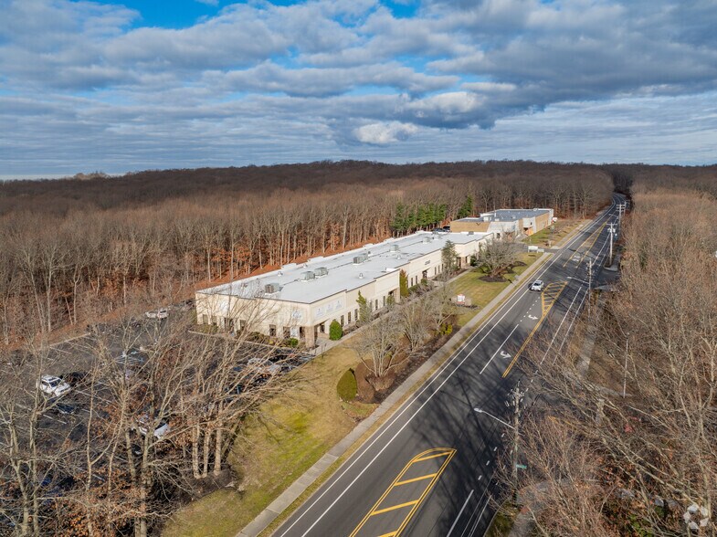 More Photos Of 140 Belle Meade Rd, Setauket Medical For Lease