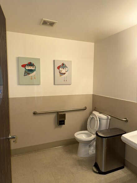 More Photos Of 4770 W University Ave, Las Vegas Warehouse For Sale