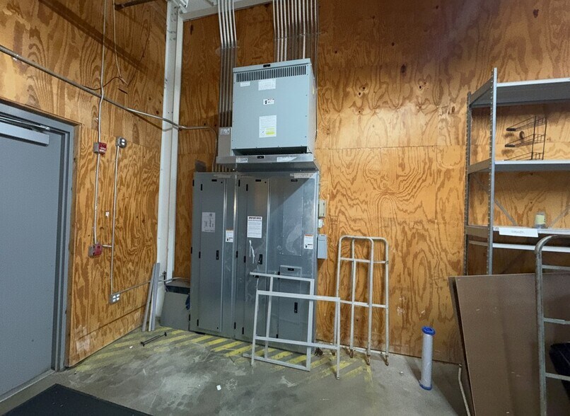 More Photos Of 1514 Sampson St, Westlake Freestanding For Sale